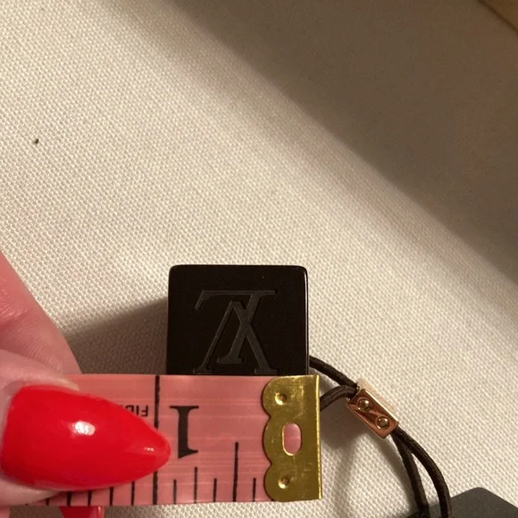 Louis Vuitton hair tie - Picture 3 of 4